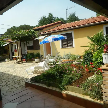 Apartments Vila Vanda Poreč Exterior foto